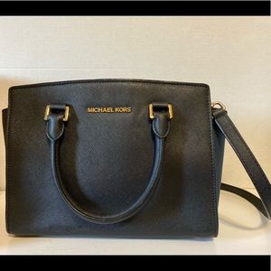 Michael kors crossbody bag
